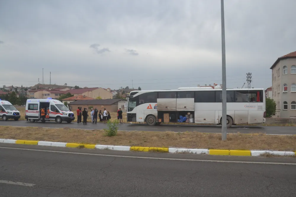 Kayseri-Sivas kara yolunda kaza: Otobüs şoförü yaralandı