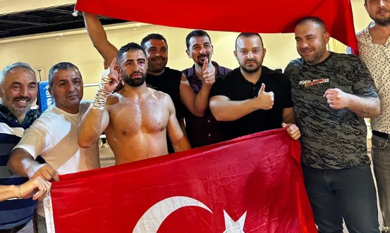 Tomarzalı Dünya Şampiyonu Türk Bayrağını dalgalandırdı!