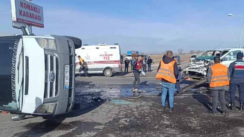 Niğde’de minibüs ve otomobil kazasında 5 yaralı