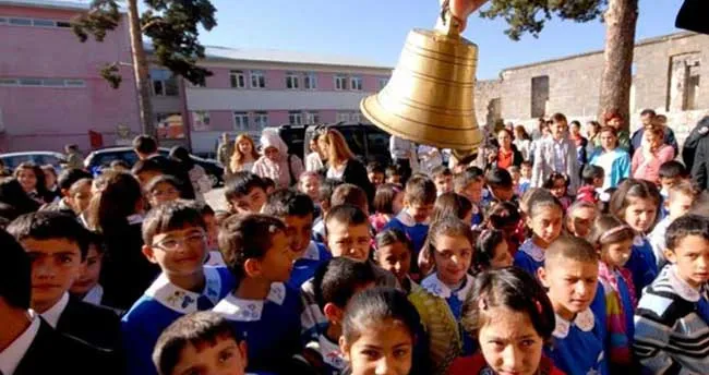 İlk ders zili çaldı