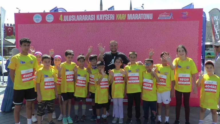 Çocuklar, Kayseri Yarı Maratonu’na renk katıyor