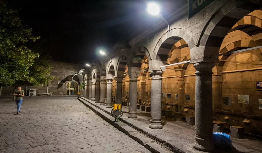 890 yıllık Cami Kebir’in kapıları restore edildi