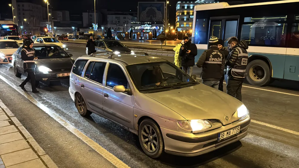 Kayseri emniyeti yeni yıl gecesi de görevdeydi!