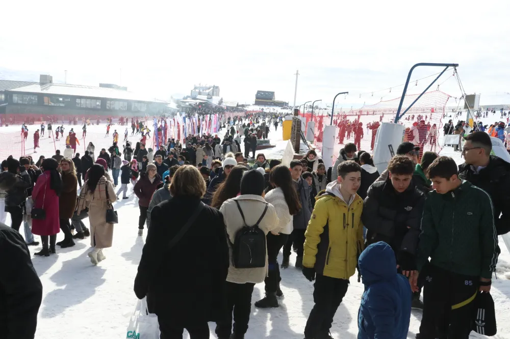 Erciyes 45 günde ziyaretçi akınına uğradı!