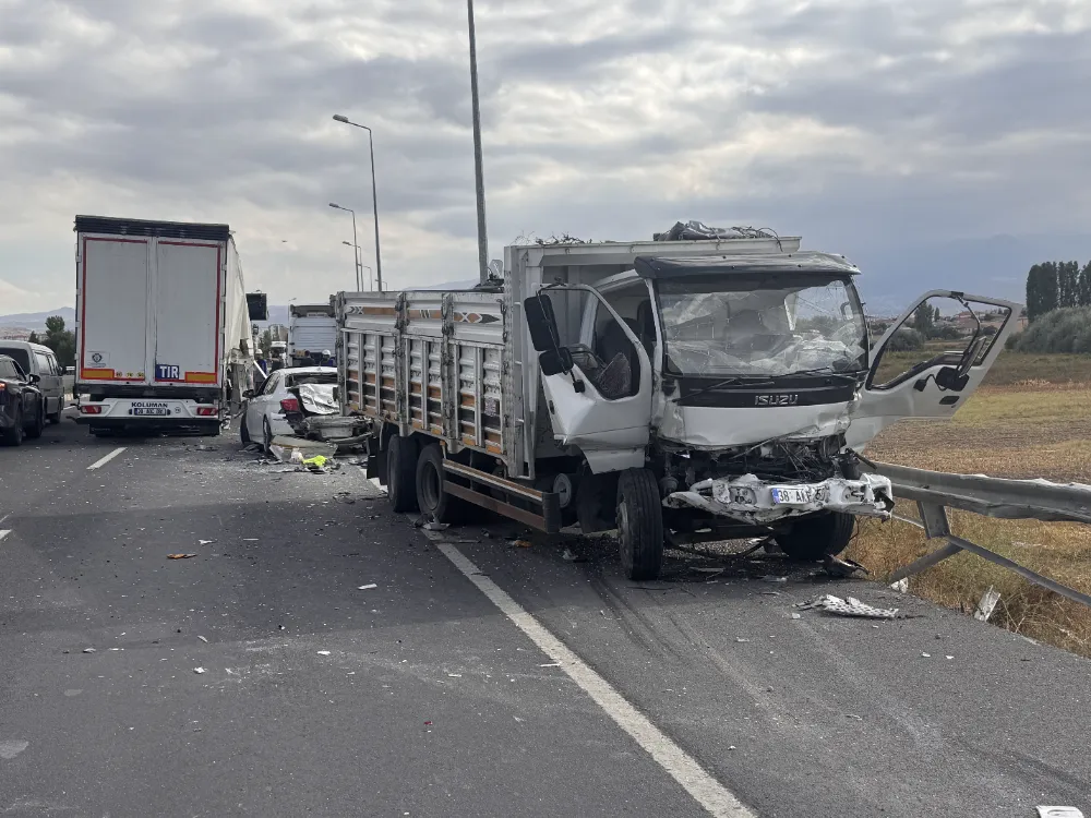 Zincirleme trafik kazasında 3 kişi yaralandı