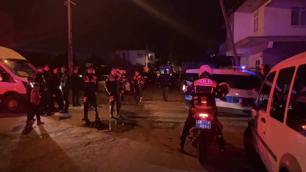 Bakkalda çıkan bıçaklı kavgada 1 kişi yaralandı