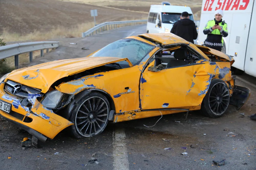 İki otomobilin çarpıştığı kazada sürücüler ağır yaralandı