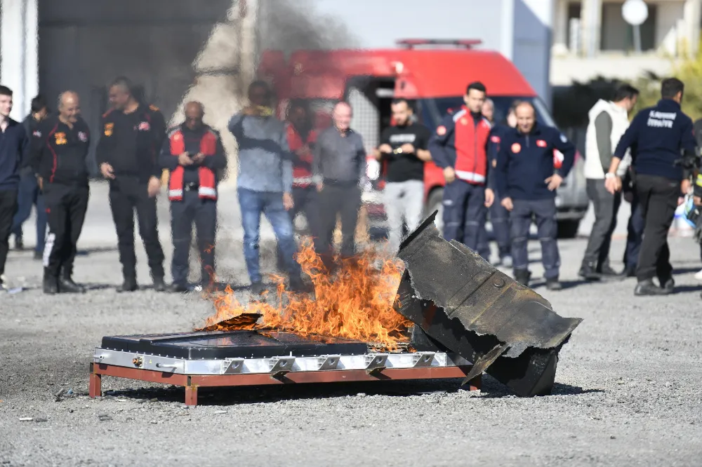 Büyükşehir itfaiyesinden lityum iyon batarya yangın tatbikatı