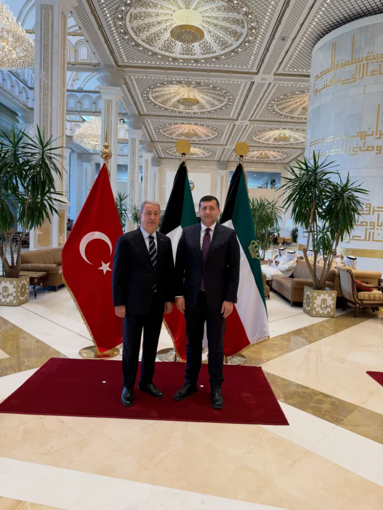 Hulusi Akar ve Baki Ersoy, Cumhurbaşkanı Erdoğan’ın Kuveyt ziyaretine katıldı