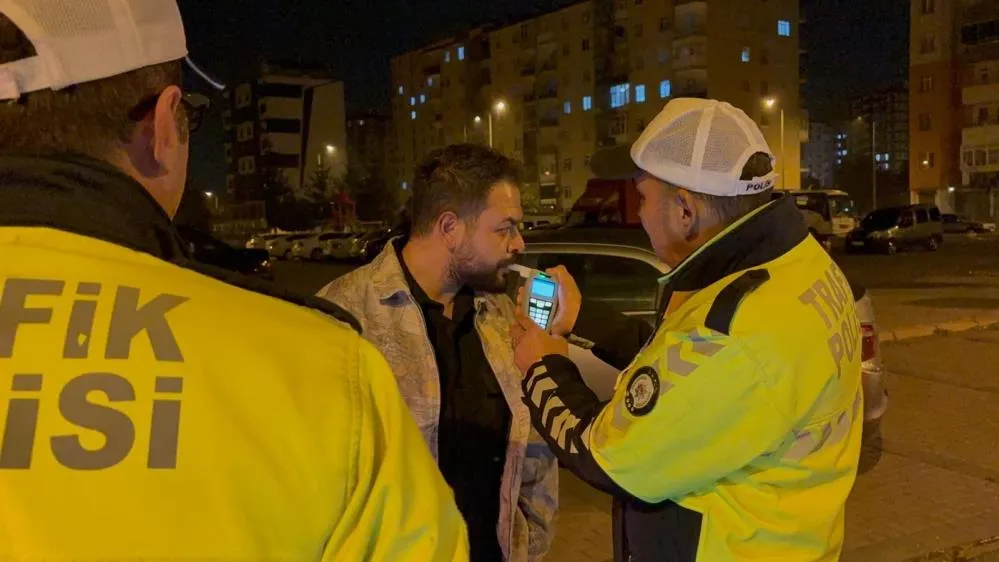 Şirket aracıyla alkollü yakalanan kişi suçu poliste buldu