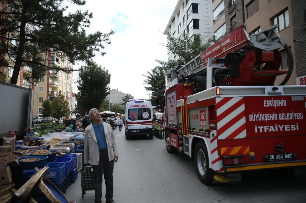 7 katlı apartmanın çatısında çıkan yangın söndürüldü