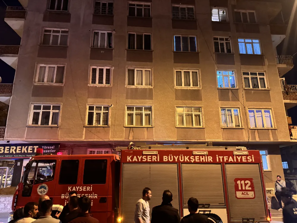 Binada zemindeki seramiklerin patlaması paniğe neden oldu