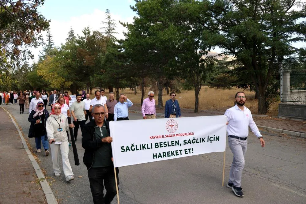 Dünya Yürüyüş Günü’nde sağlıklı yaşam için adım attılar