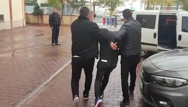 Hırsızlık suçundan aranan kişi yakalandı