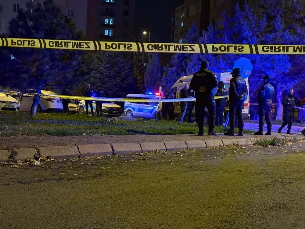 Konuşmak için çağırdığı eşini sokak ortasında öldüren kişi tutuklandı