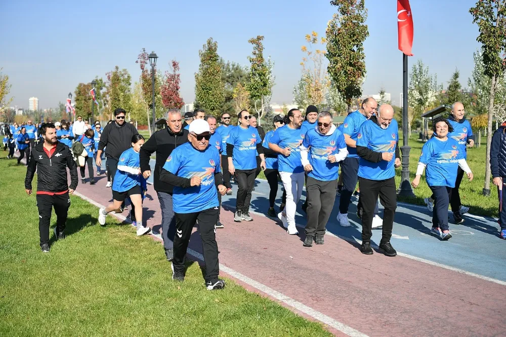 Depremde hayatını kaybeden ailelerin çocuklarına destek koşusu