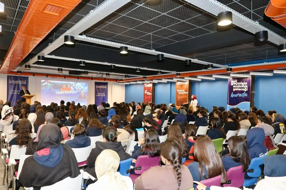 Rektör Prof. Dr. Altun, öğrenciler ile bir araya geldi