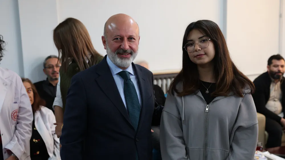 Başkan Çolakbayrakdar lise ziyaretinde duygusal anlar yaşadı