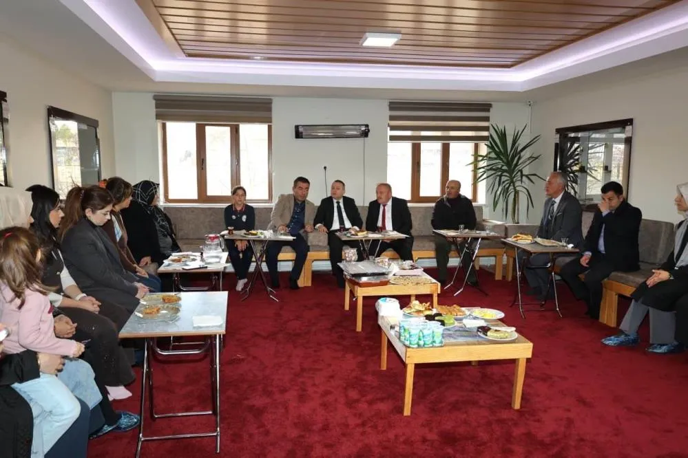 Bünyan’da Gazze ve Doğu Türkistan için düzenlenen hayır panayırına yoğun ilgi