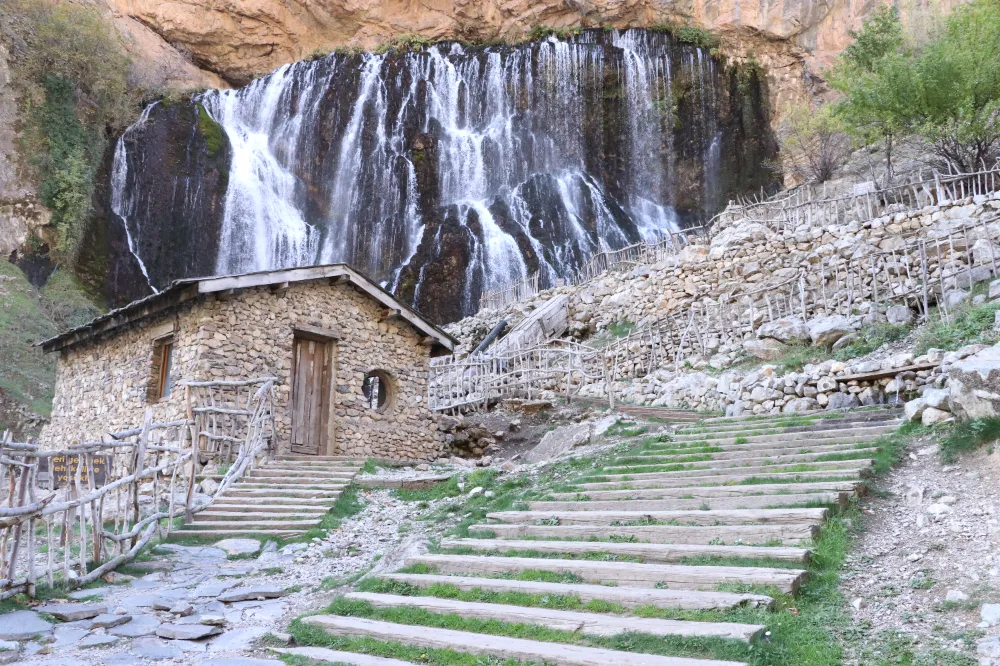 Kapuzbaşı Şelaleleri yılın her günü çağlıyor