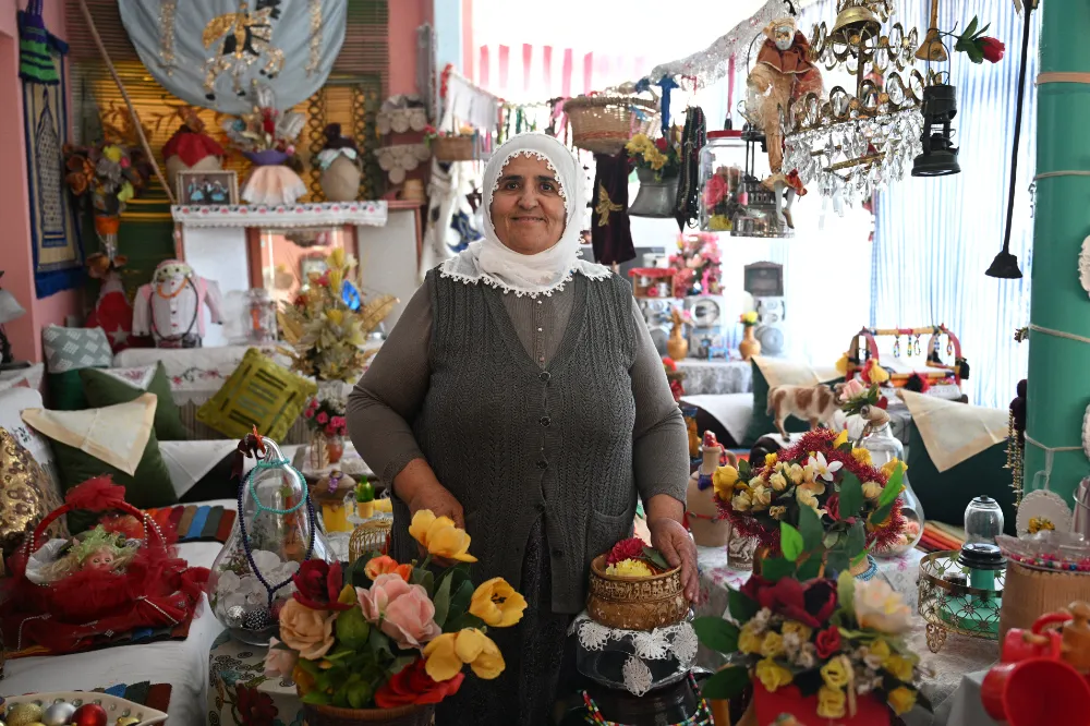 Aile yadigarı eşyalar ve çeyiziyle evini adeta müzeye çevirdi