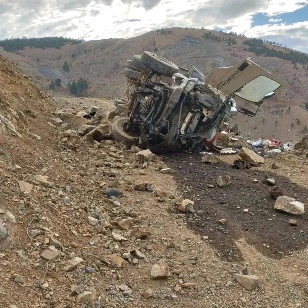 Beton mikseri yamaçtan yuvarlandı: 1 yaralı