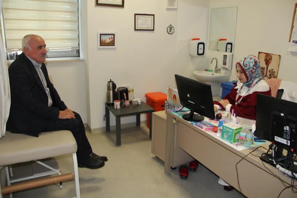 Kanseri erken teşhisle yenen 65 yaşındaki kişi yıllarca sigara içtiği için pişman