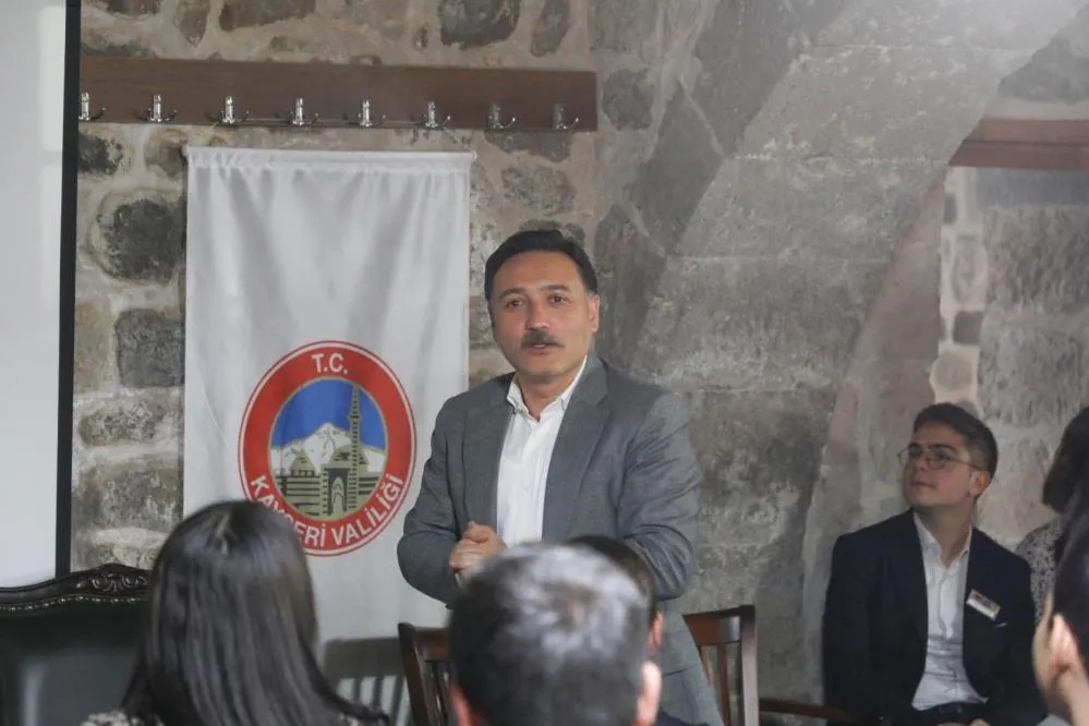 Vali Çiçek; Mektep Melikgazi