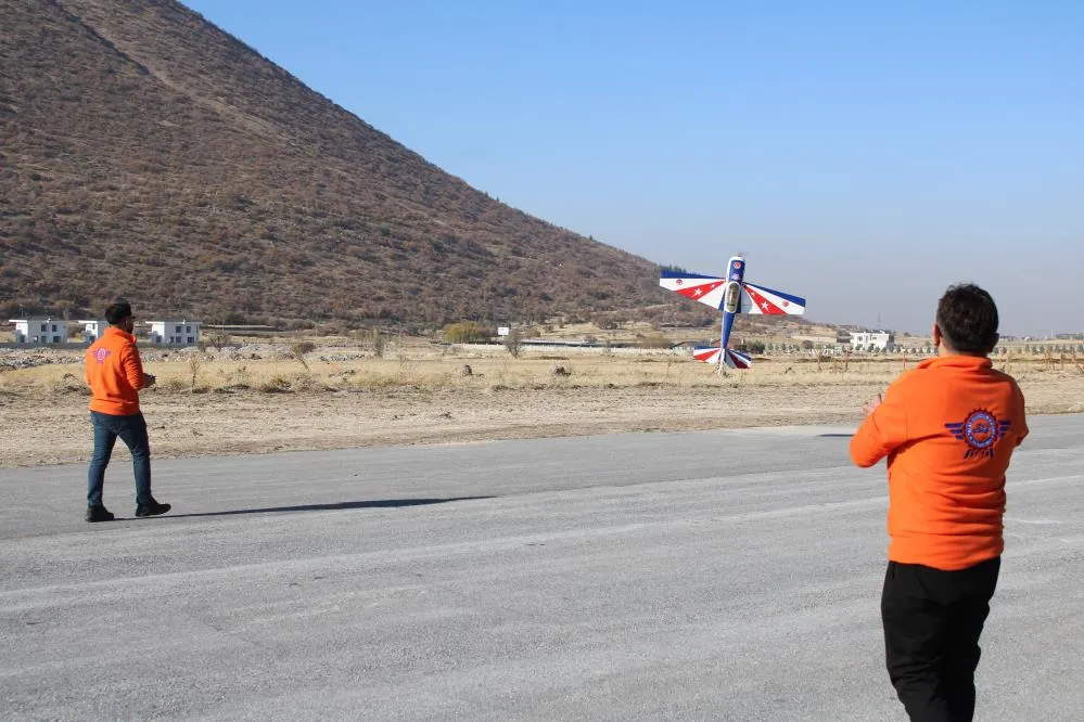 Kendi ürettikleri model uçakla hedef 100 kilometre uçmak