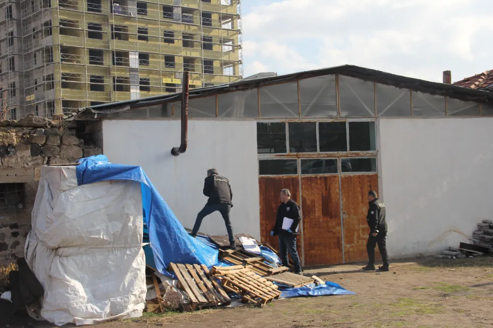 Soba borusuna tel takmaya çalışırken düşen kişi öldü