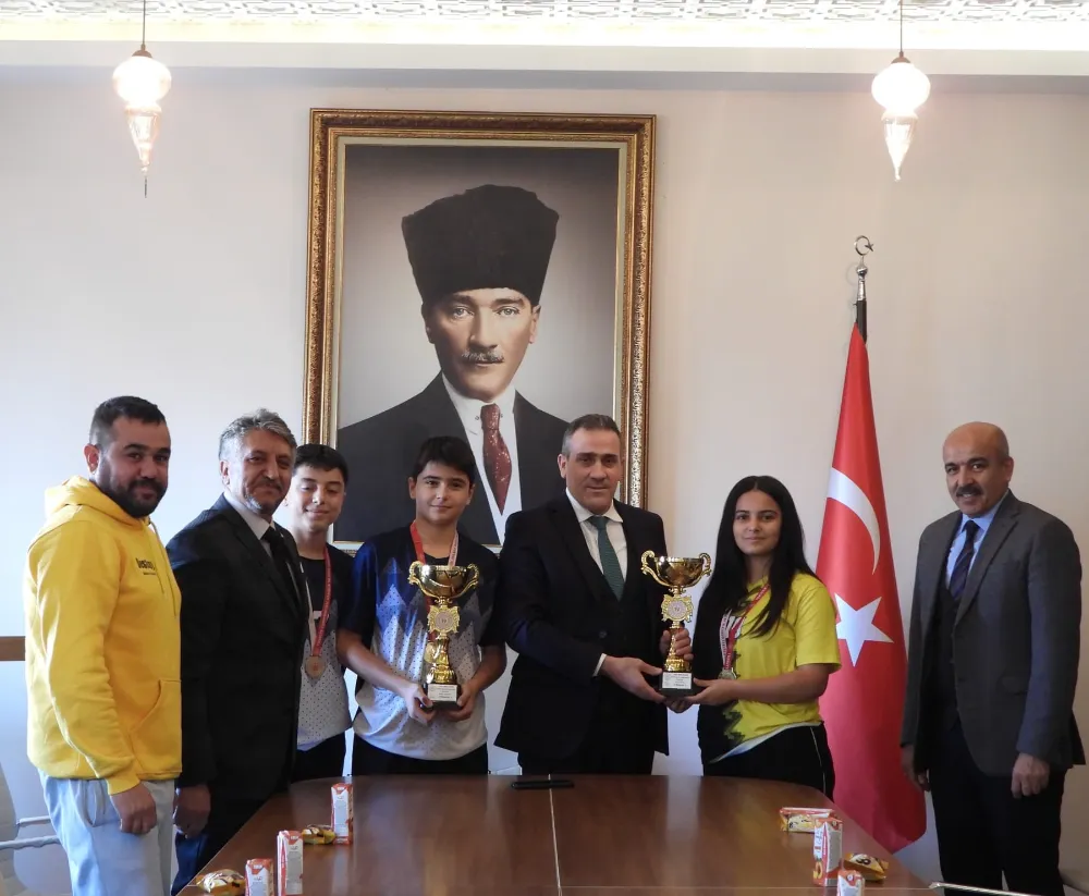 Talas 75. Yıl Mühibe Germirli Ortaokulu’ndan çifte şampiyonluk