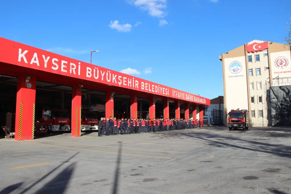 Kayseri Büyükşehir İtfaiyesi, Kırıkkale’deki kimya fabrikası yangınına destek için harekete geçti