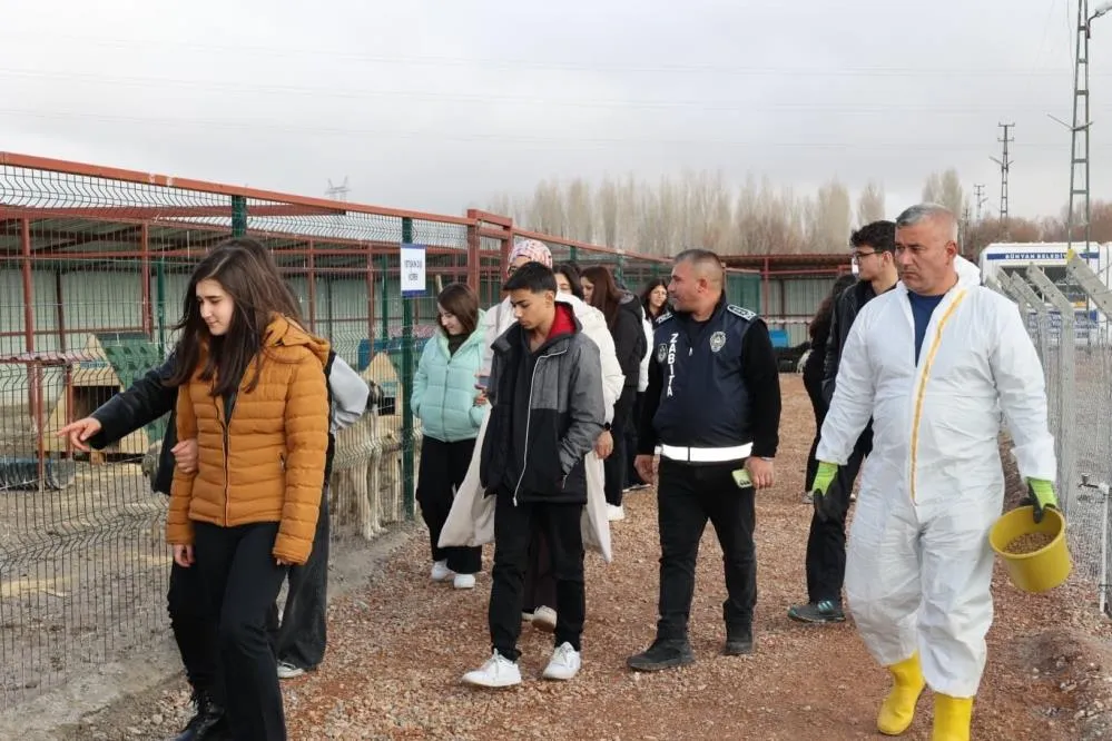 Bünyan’da öğrencilerden sokak hayvanları için anlamlı etkinlik