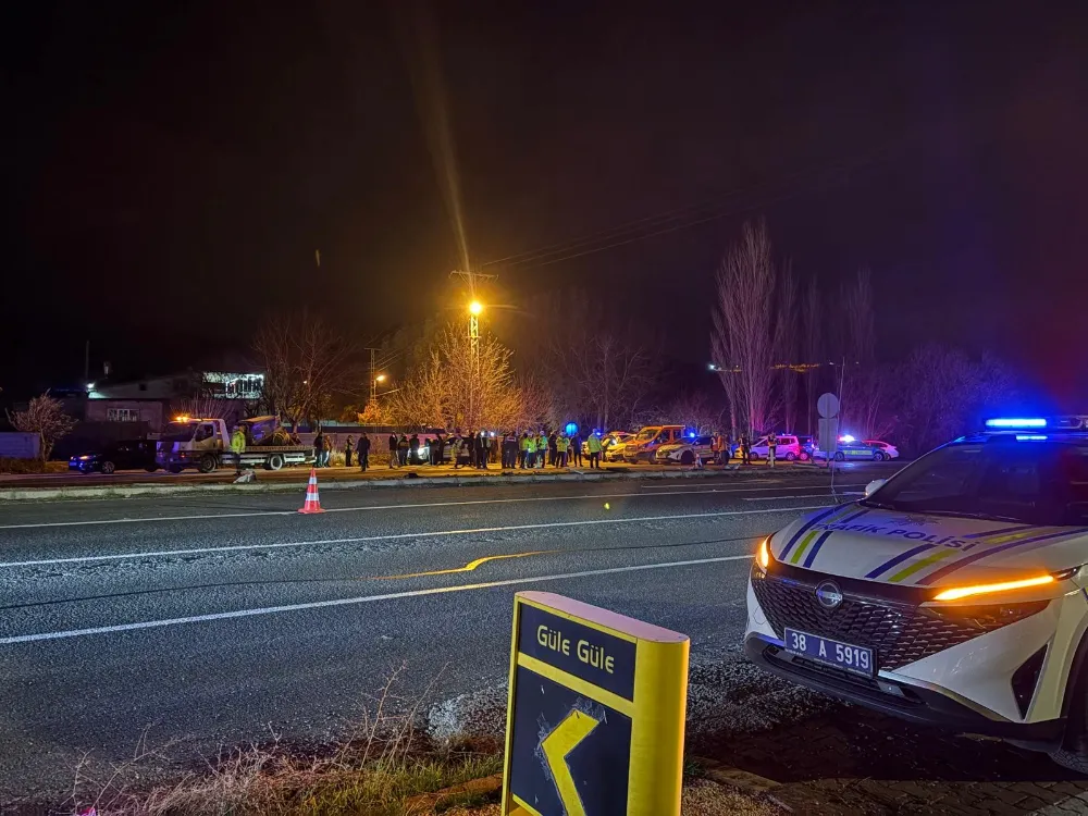 Kayseri-Sivas yolunda zincirleme kaza: 7 yaralı