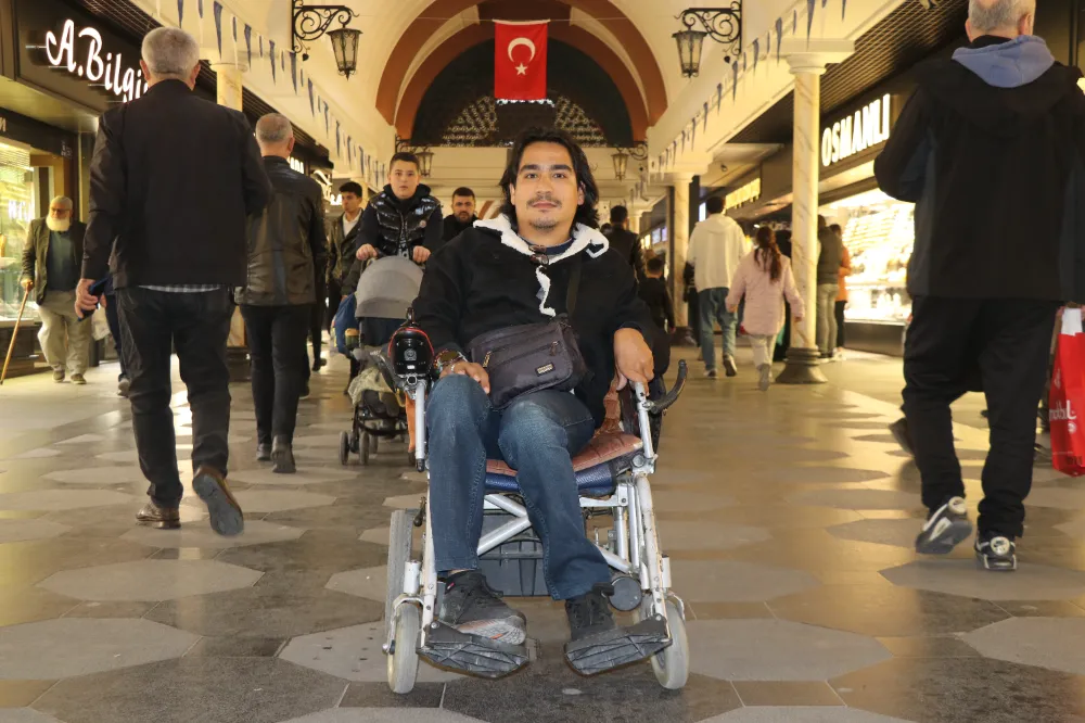 Serebral palsi hastası Hikmet, hayallerinin peşinden gidiyor