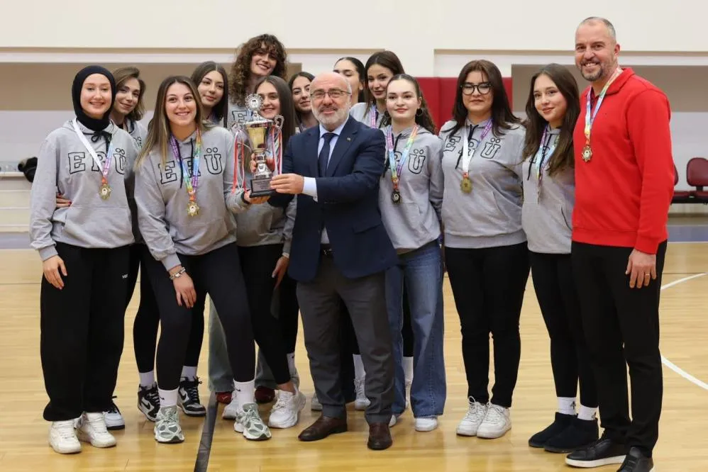  ERÜ Kadın Basketbol Takımı şampiyon oldu