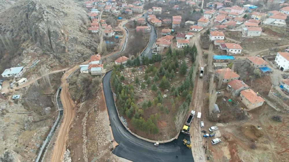 Yahyalı’da Karaköy Mahallesi sıcak asfalt konforuna kavuştu