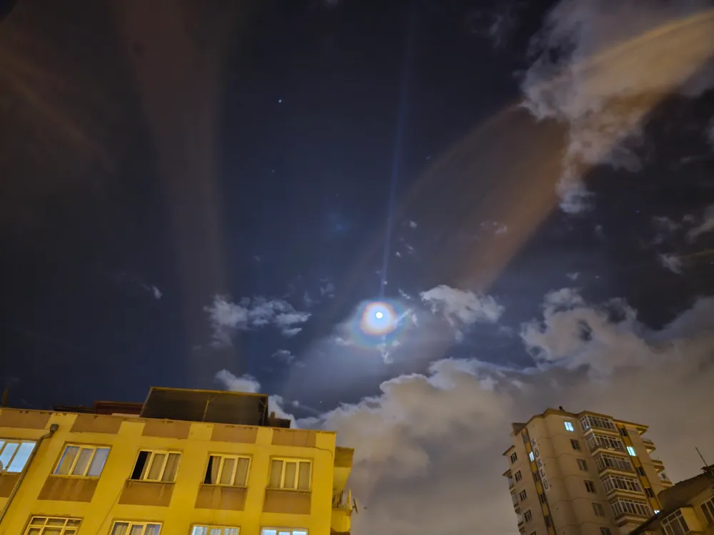 Gökyüzünde görsel şölen: Lunar Corona görüntülendi