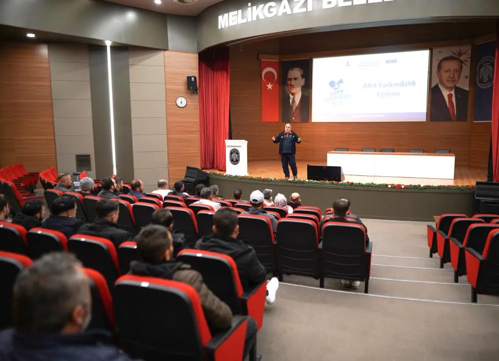 Afetlere karşı daha bilinçli olunması için Melikgazi personeline eğitim verildi
