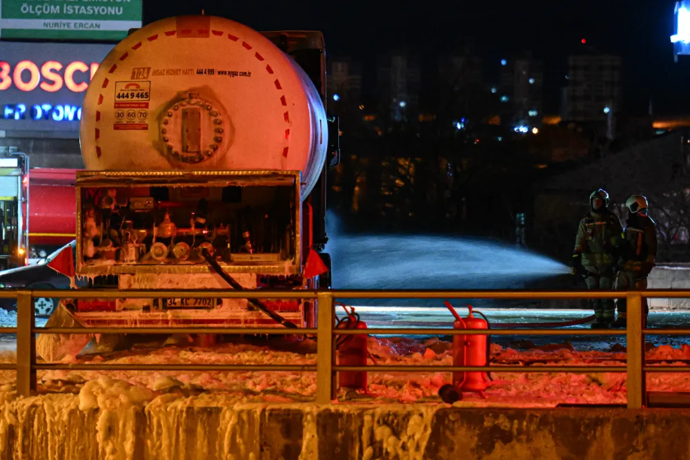 Akaryakıt istasyonundaki LPG tankerinde sızıntı meydana geldi
