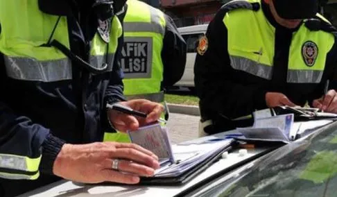 Ters şeritte ilerleyen sürücüye ceza kesildi!