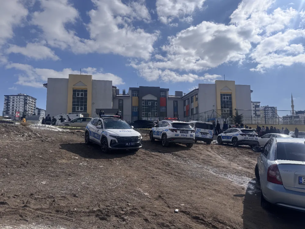 Boşandığı eşini silahla öldüren kişi intihar etti!