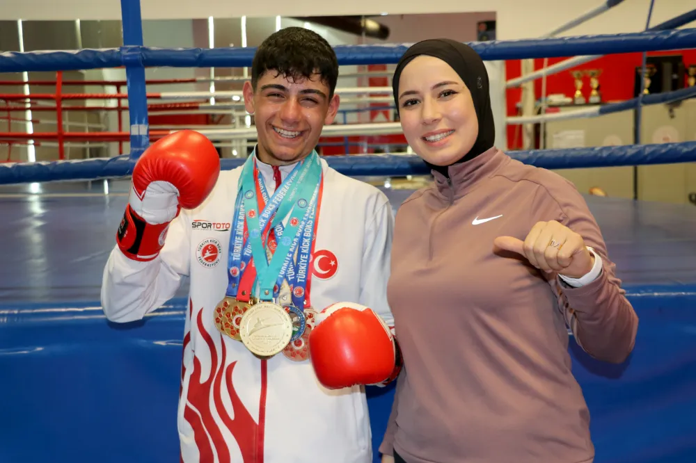 Kick boksçunun hedefi dünya şampiyonluğu