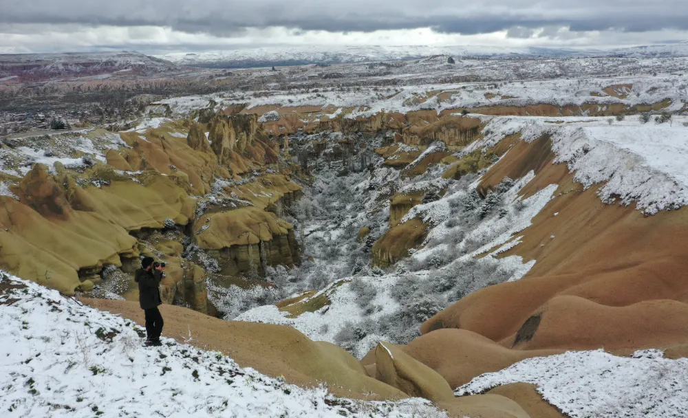 Kapadokya baharda karla güzelleşti