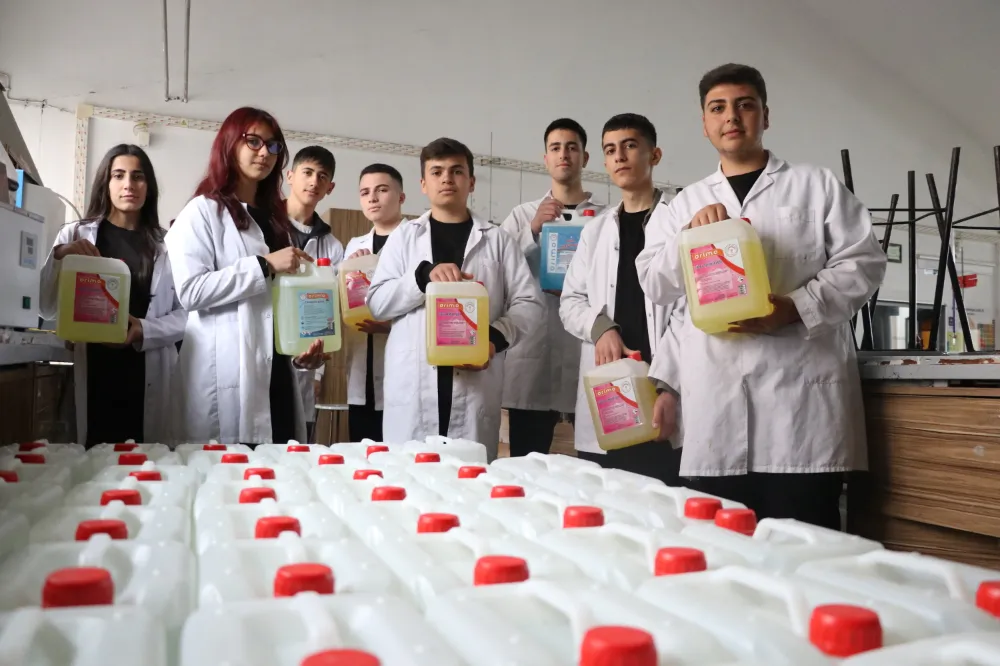 Lise öğrencilerinden örnek girişimcilik!