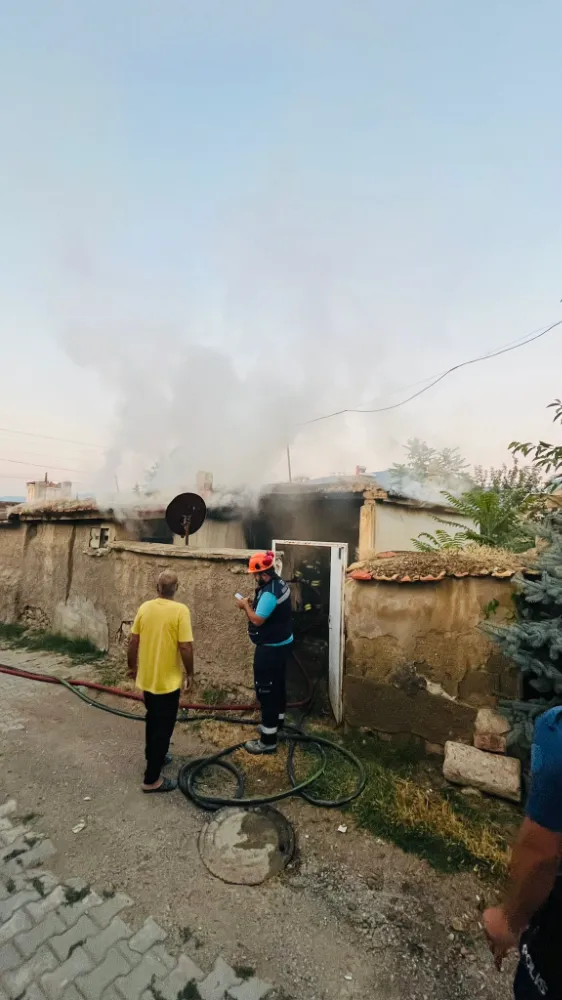 Akşehir’de yanan ev kullanılamaz hale geldi