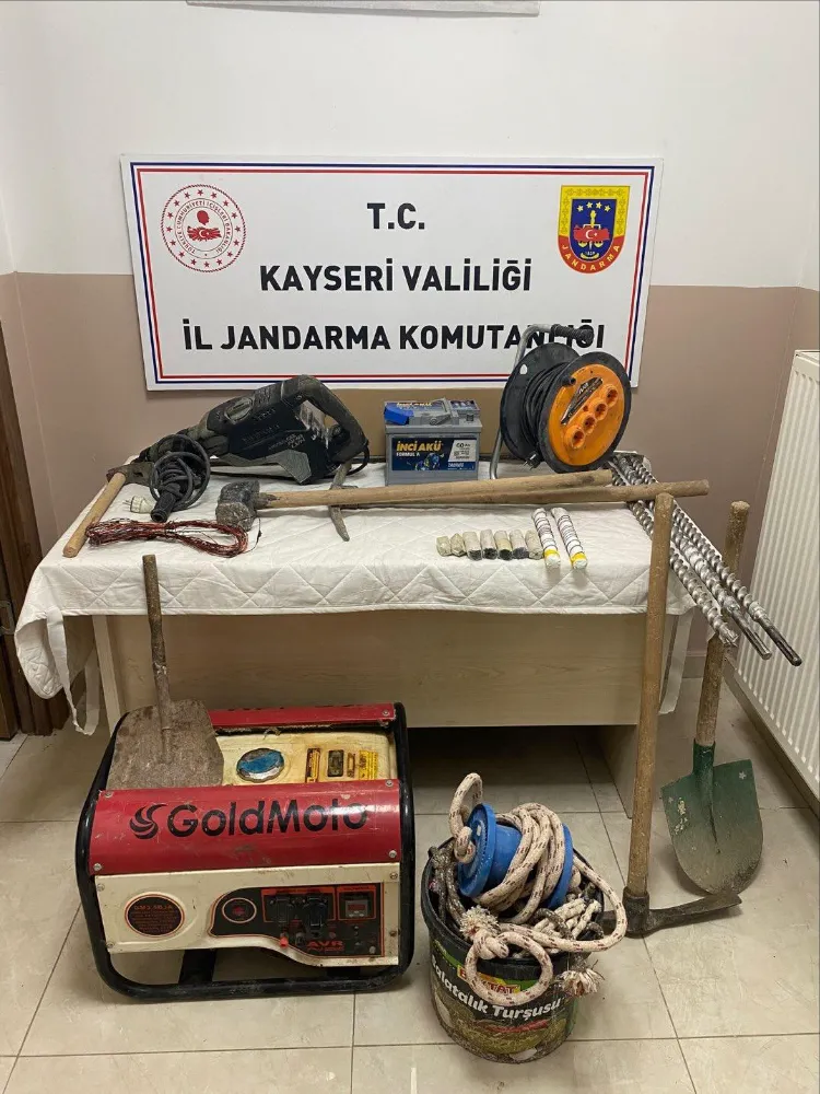 Kaçak kazı yapan 5 şüpheli suçüstü yakalandı