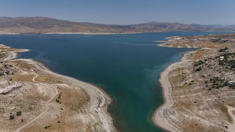 Yamula Barajı’nda sular çekildi