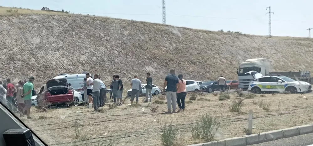 Otomobiller çarpıştı: 7 yaralı