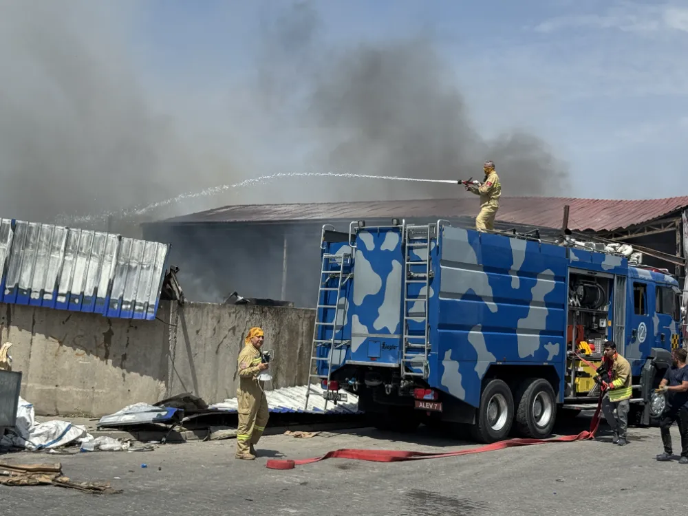 Geri dönüşüm tesisinde çıkan yangın kontrol altına alındı
